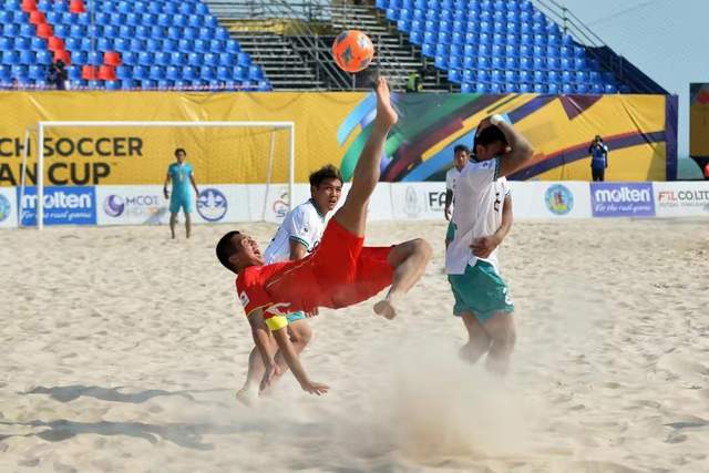 国足在沙滩足球亚洲杯2胜1负小组出线 团队精神是晋级的关键